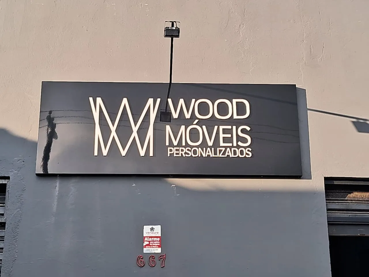 Projeto de comunicação visual produzido pela W.Art para Wood Móveis Personalizados